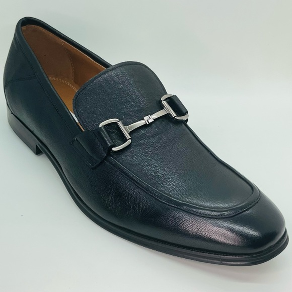 Two pair of size 12 men black dress shoes. - Picture 4 of 7